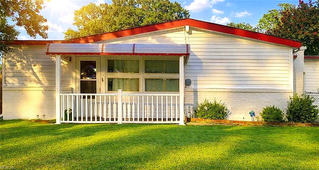 1505 Sparrow RD, CHESAPEAKE VA 23325