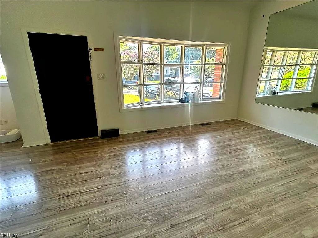 417 Poplar Hall Cir, Norfolk — photo