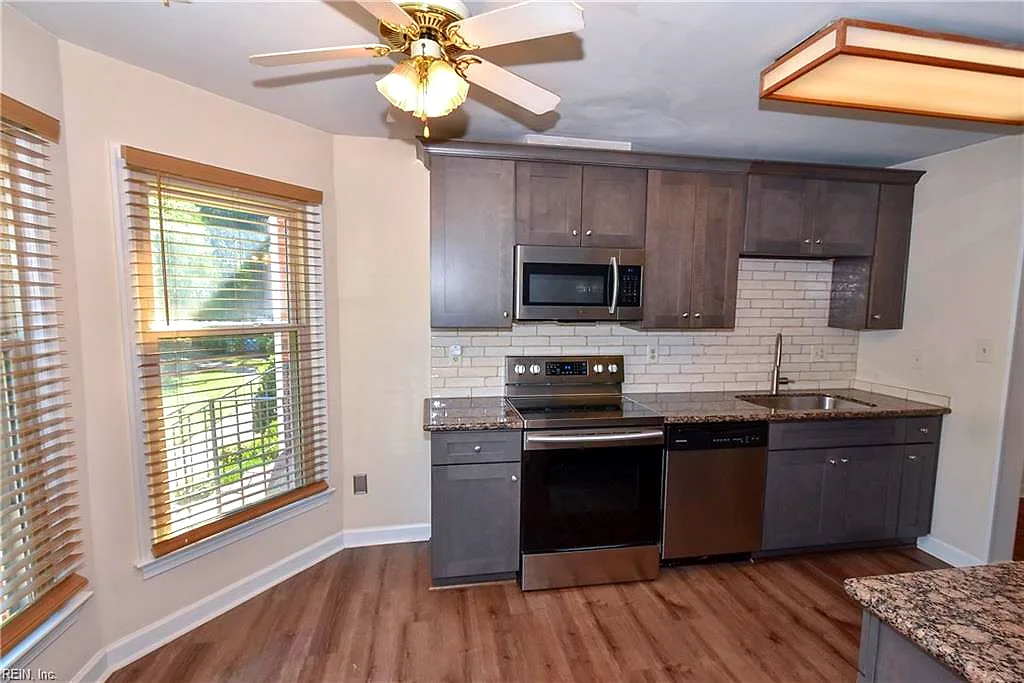 102 River Point Dr, Suffolk — photo