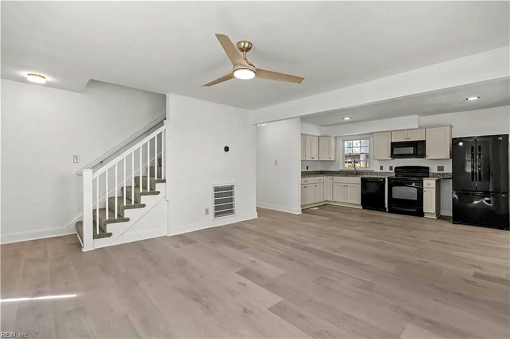 8239 Redwood Cir, Norfolk — photo