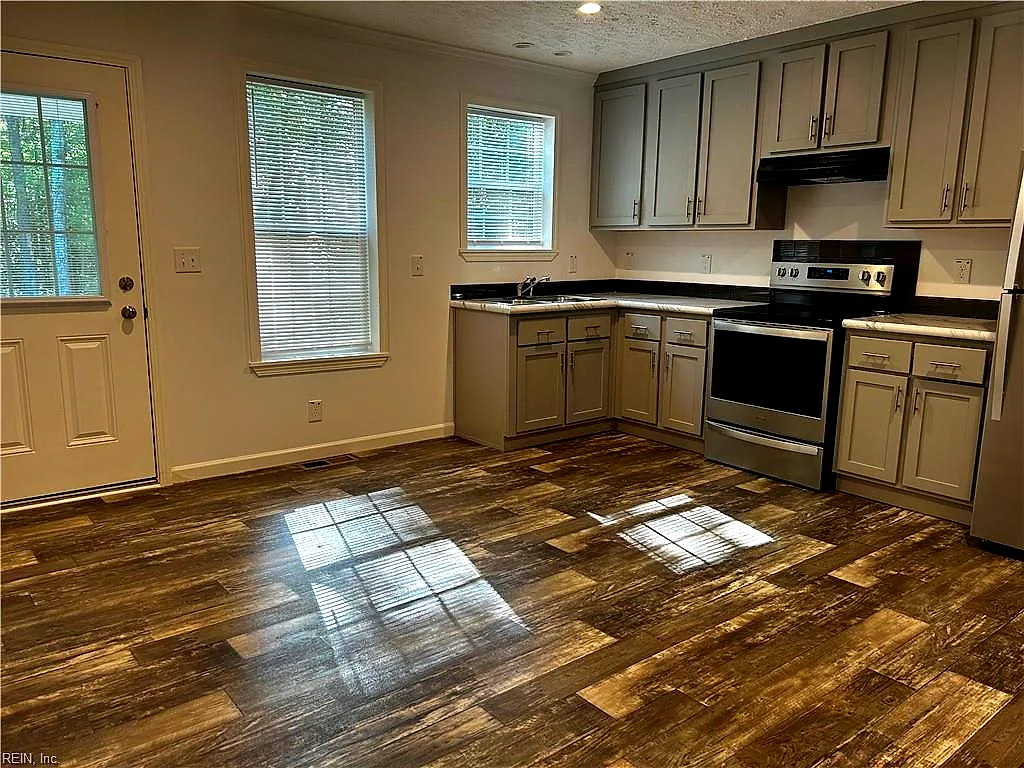 7831 Willis Rd, Gloucester — photo