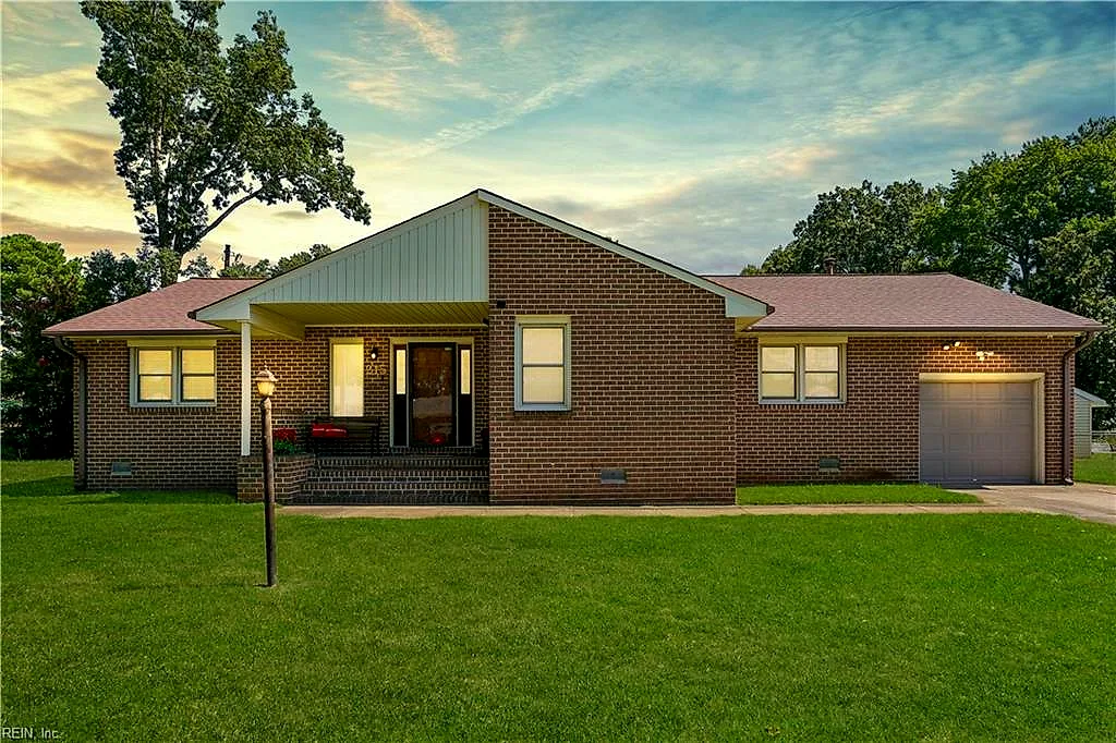 215 Woodbury Forrest DR, HAMPTON VA 23666