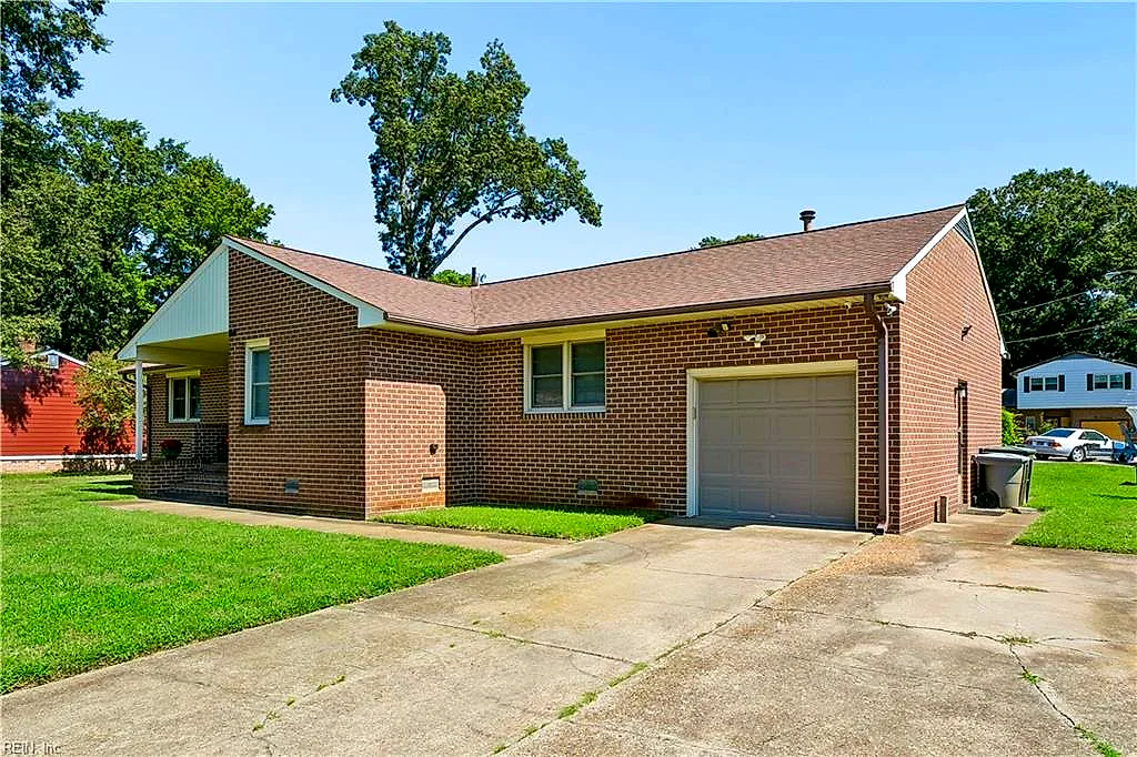215 Woodbury Forrest Dr, Hampton — photo