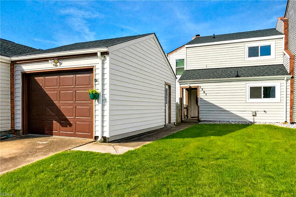 1261 Christian CT