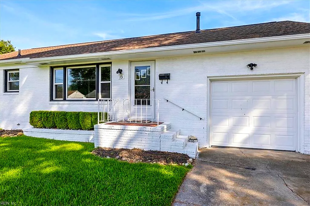 13 Catalina DR, HAMPTON VA 23664