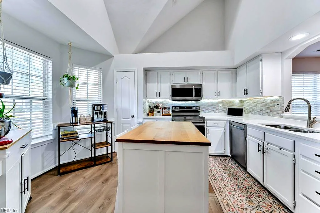 8 Creekside Ct, Portsmouth — photo