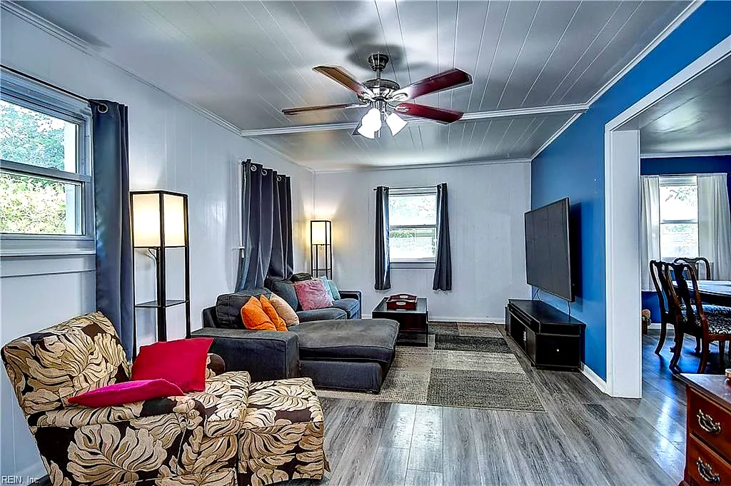 1323 Jenifer St, Norfolk — photo