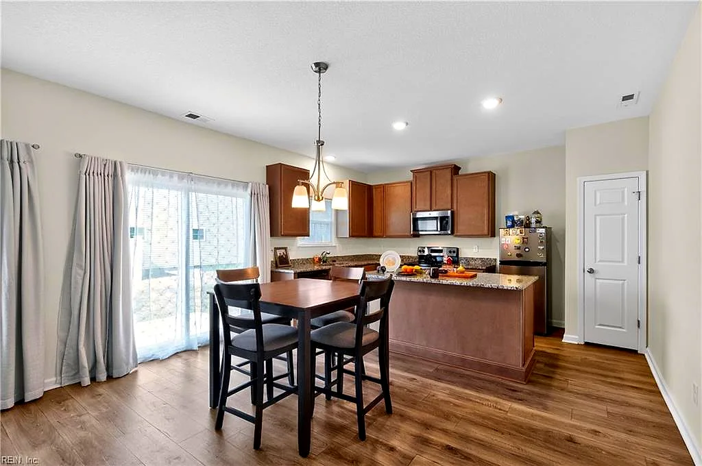 214 Veterans Ct, Suffolk — photo