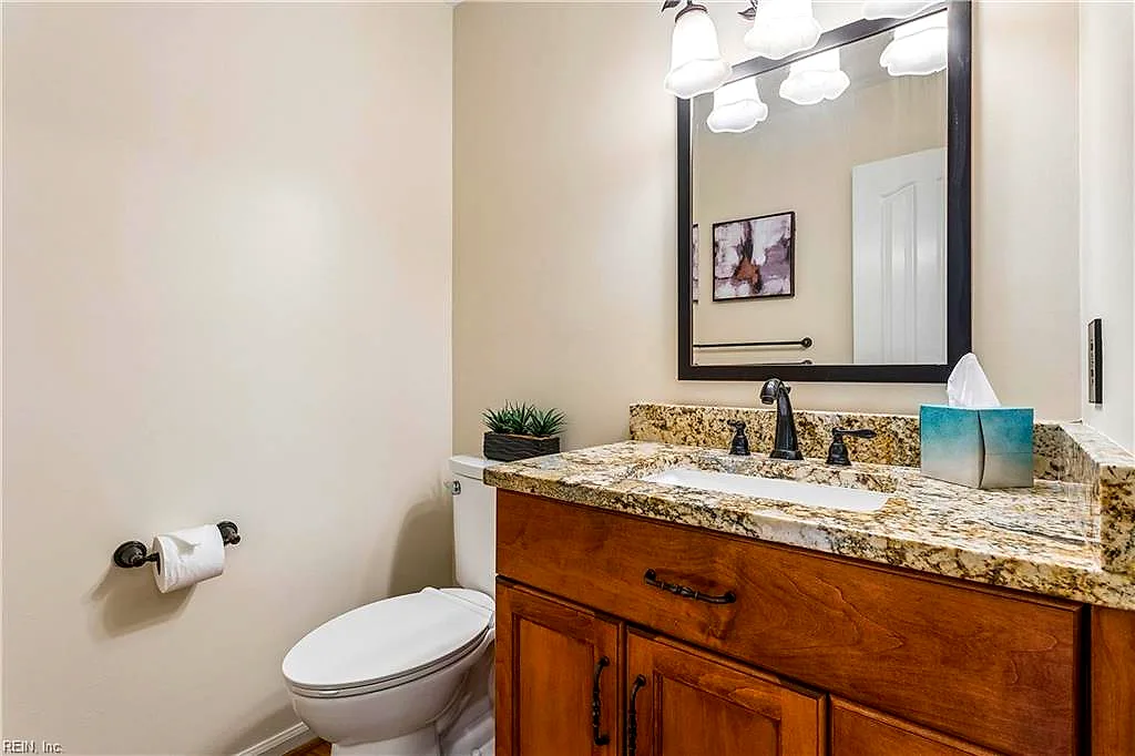 15 Ruth Cir, Hampton — photo