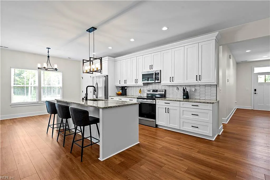 1734 Angus Rd, Hayes — photo