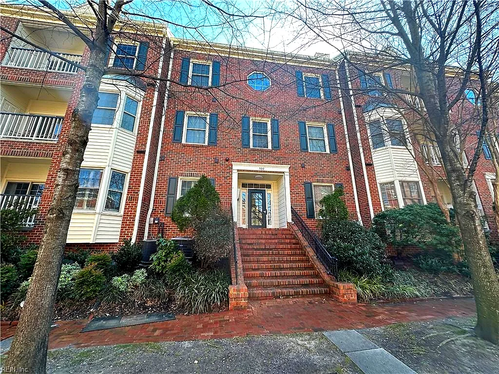 300 Yarmouth St #327, Norfolk — photo