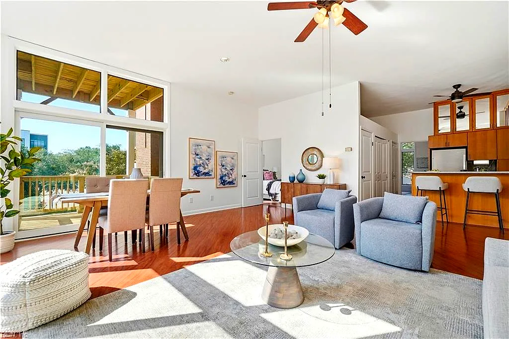 696 Mowbray Arch #730, Norfolk — photo