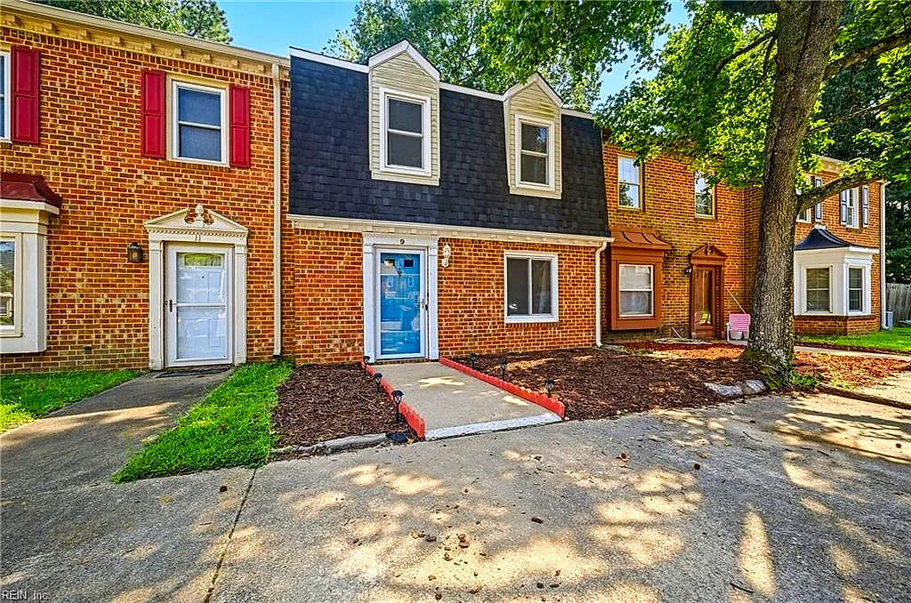 9 Colonial WAY, CHESAPEAKE VA 23325