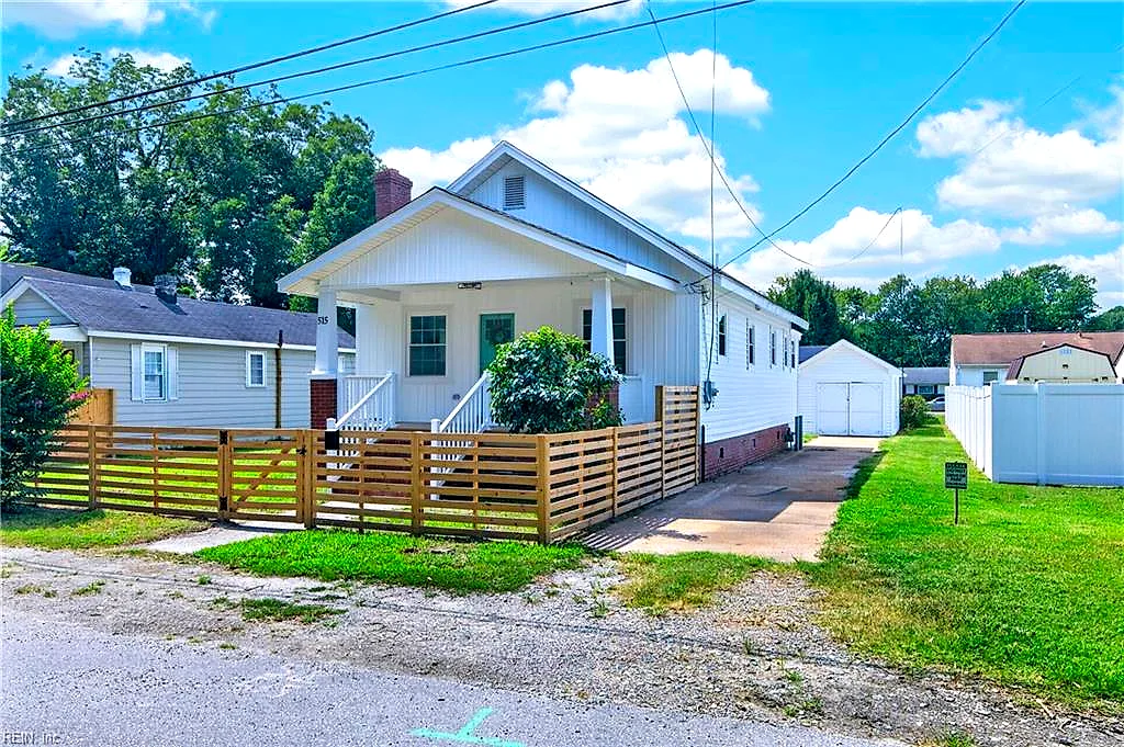 515 Darnaby AVE, HAMPTON VA 23661