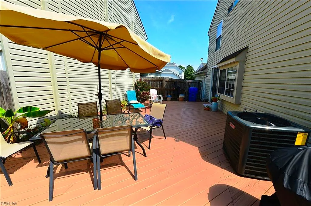 1216 Club Point Dr, Chesapeake — photo