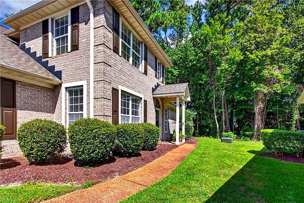 1081 Estates Ct, Portsmouth — photo