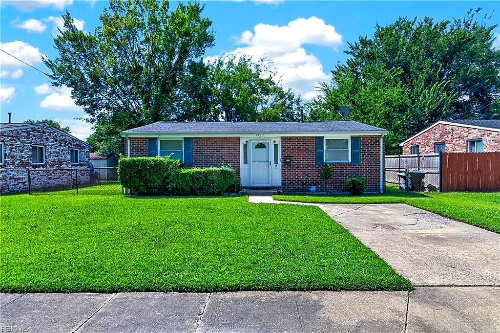 1923 McCulluch RD, HAMPTON VA 23663