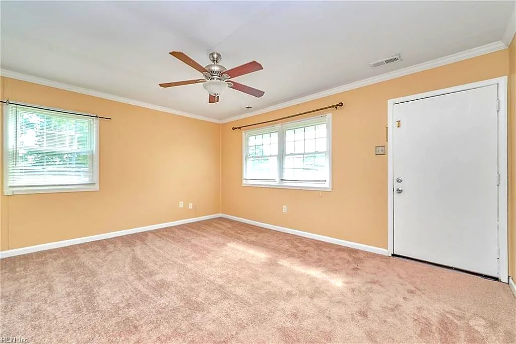 2015 Kensington Dr, Hampton — photo