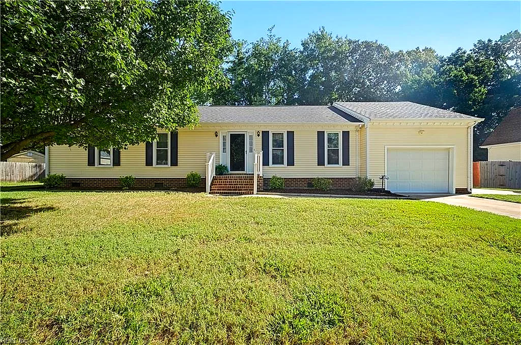 832 Woodrow CT, CHESAPEAKE VA 23322
