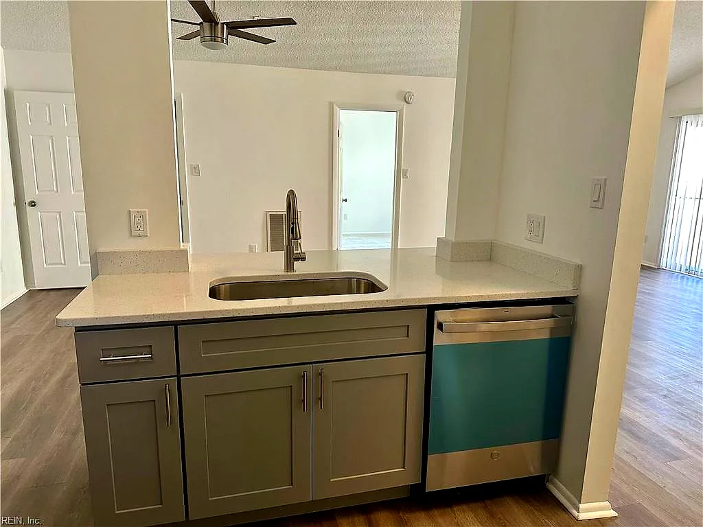 2122 Retreat Ct, Virginia Beach — photo