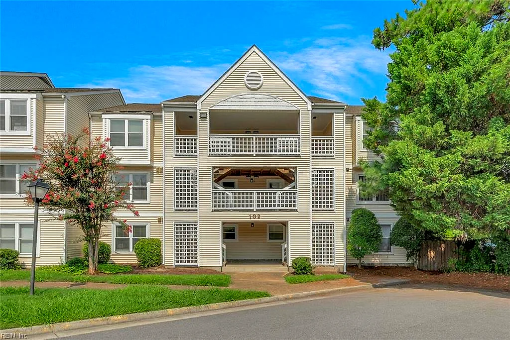 102 Lantana LN #8, HAMPTON VA 23669