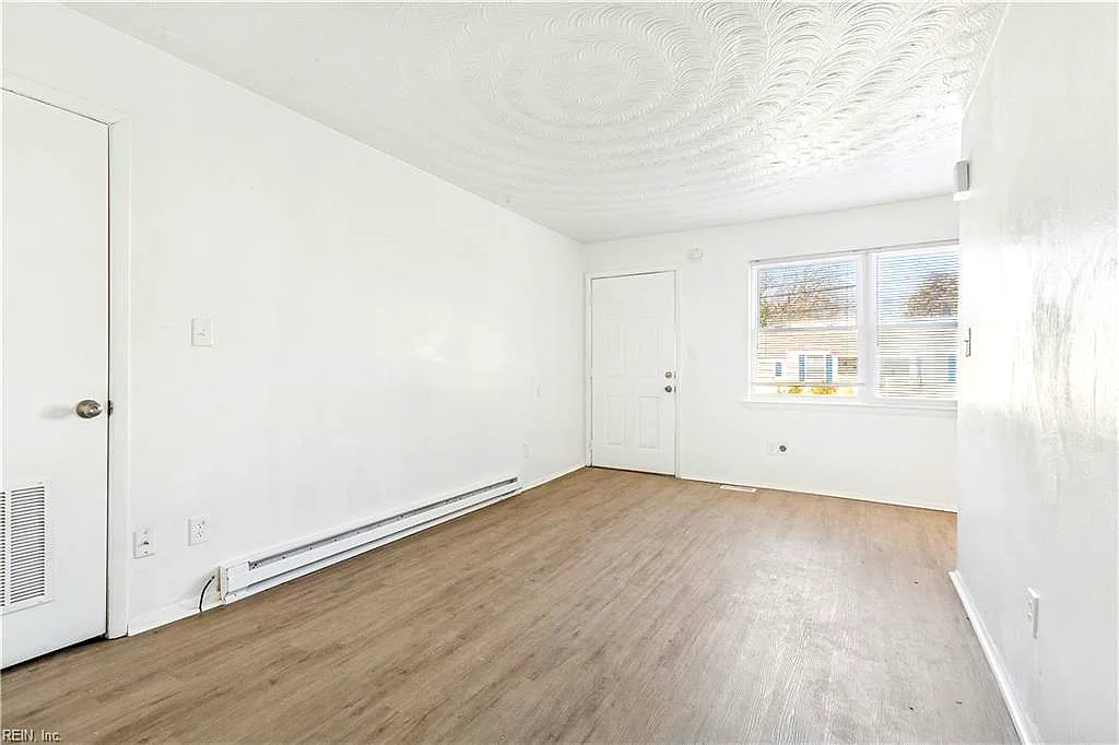 1315 Little Bay Ave, Norfolk — photo