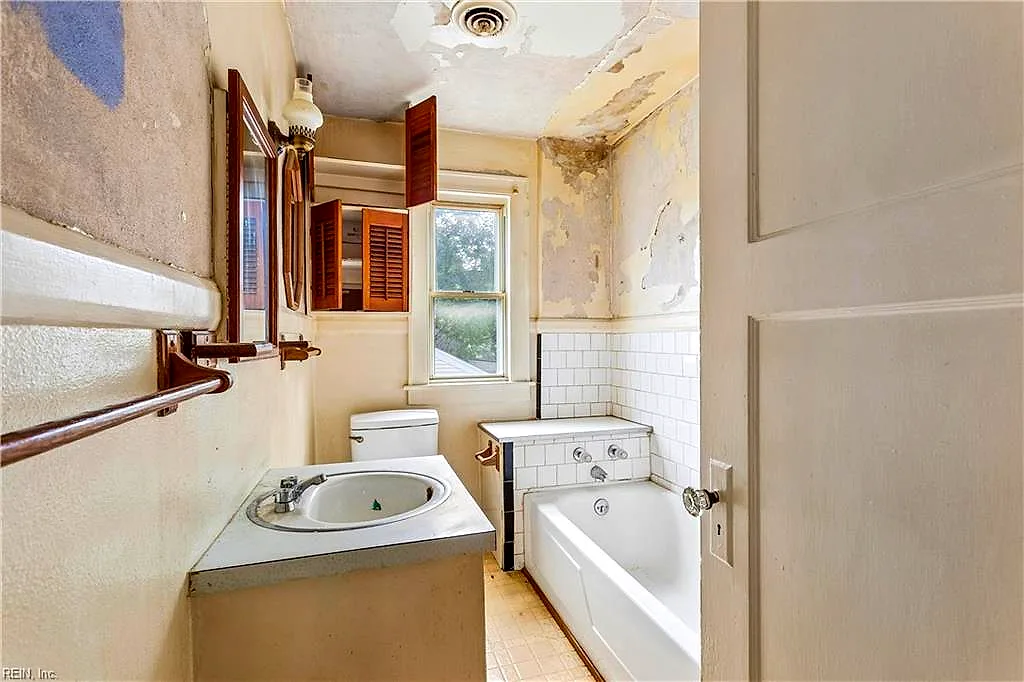 16 Old Fox Hill Rd, Hampton — photo