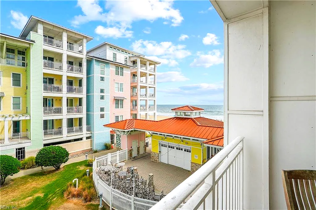 3738 Sandpiper Rd #202b, Virginia Beach — photo