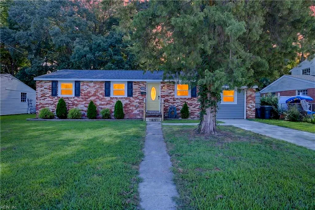 1936 Beall DR, HAMPTON VA 23663