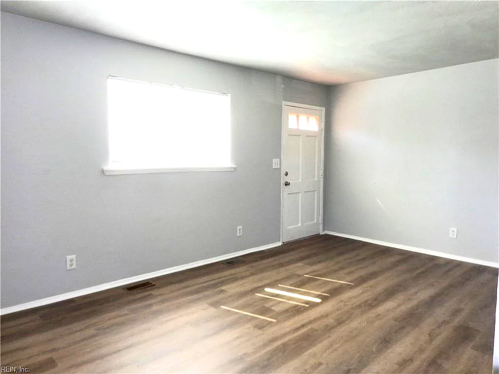 1625 W Pembroke Ave #1, Hampton — photo