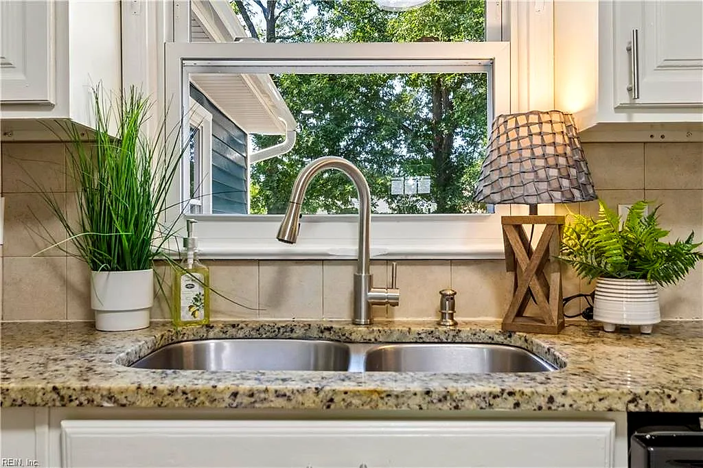 202 Woodhaven Rd, Newport News — photo