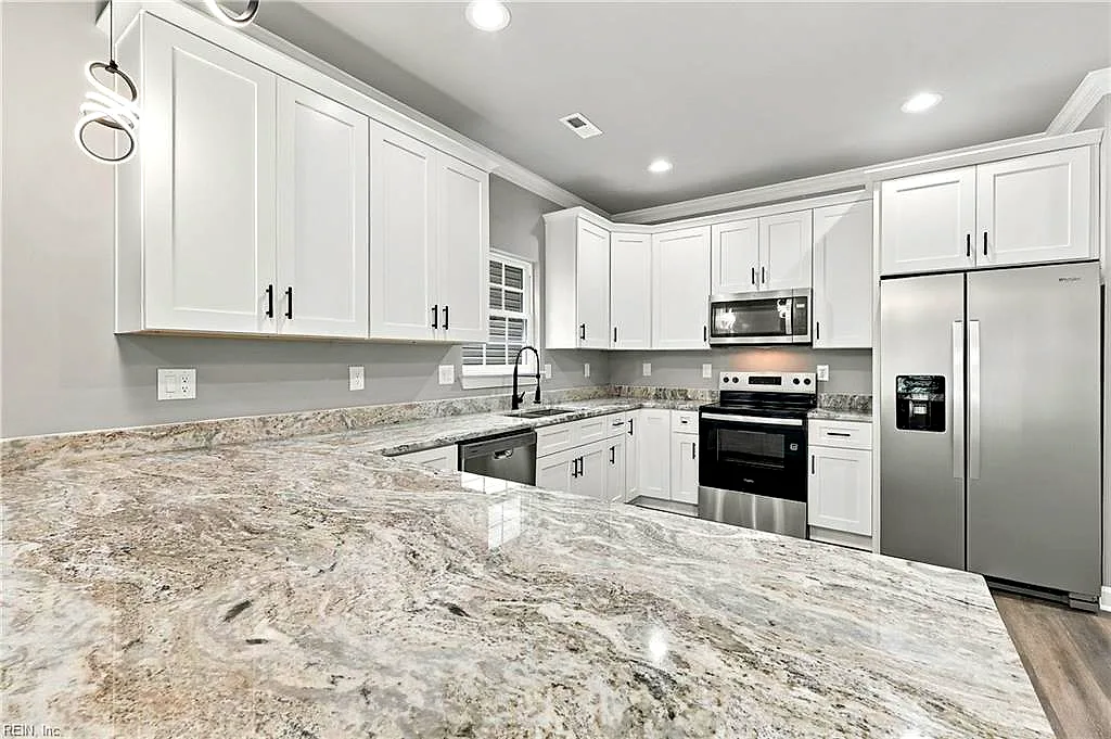 213 Claremont Ave, Hampton — photo