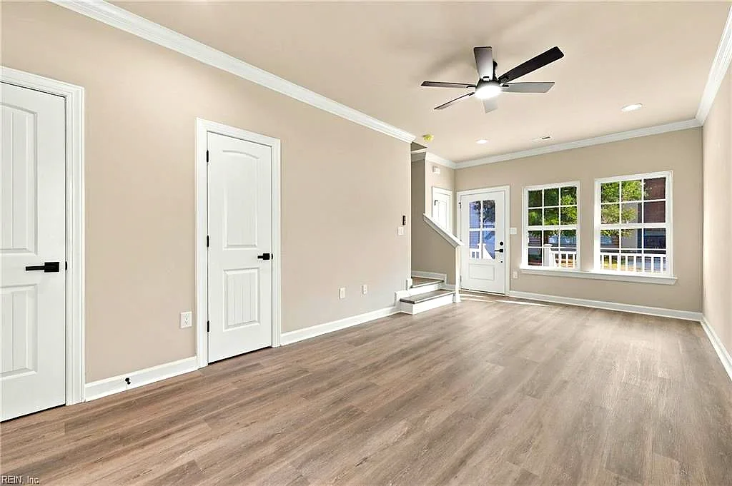 211 Claremont Ave, Hampton — photo