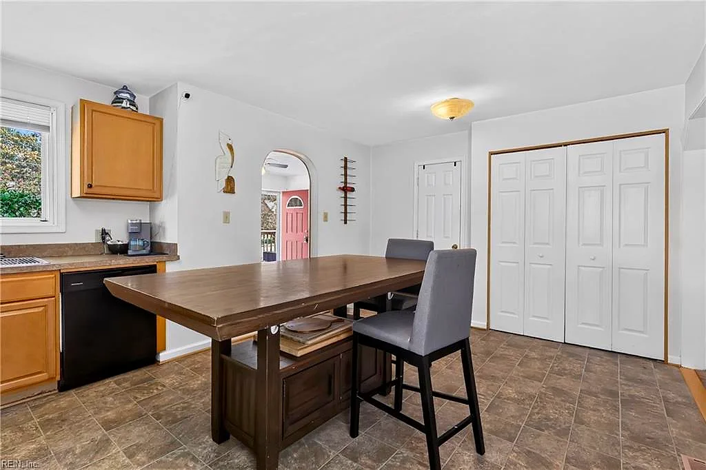 1643 Croyden Rd, Norfolk — photo
