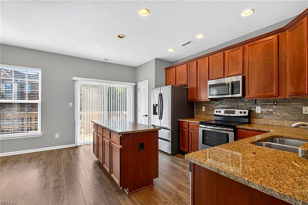 4861 Travertine Ave, Virginia Beach — photo