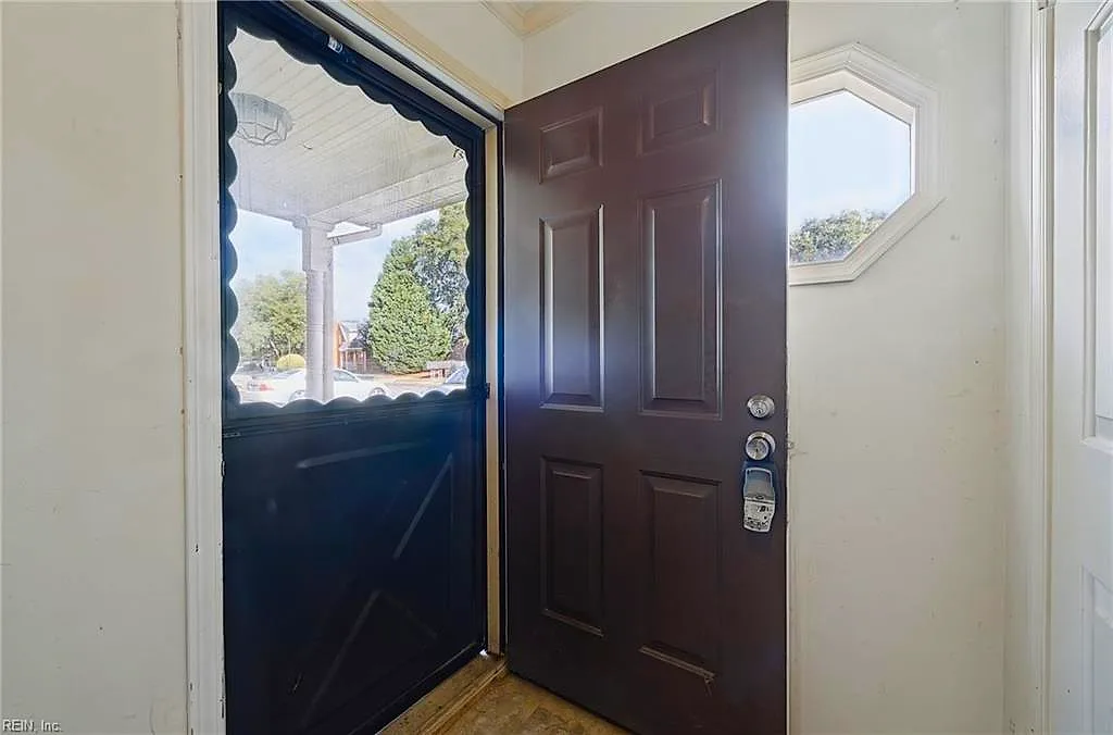 5 Dawn Ln, Hampton — photo