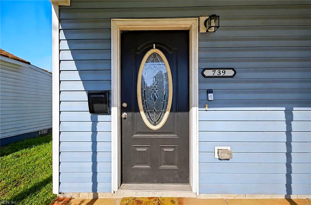 739 Oxford St, Suffolk — photo