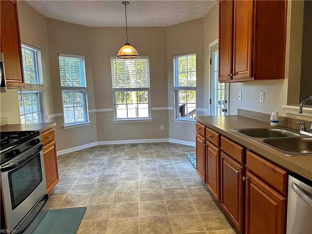 1000 Halter Arch, Chesapeake — photo