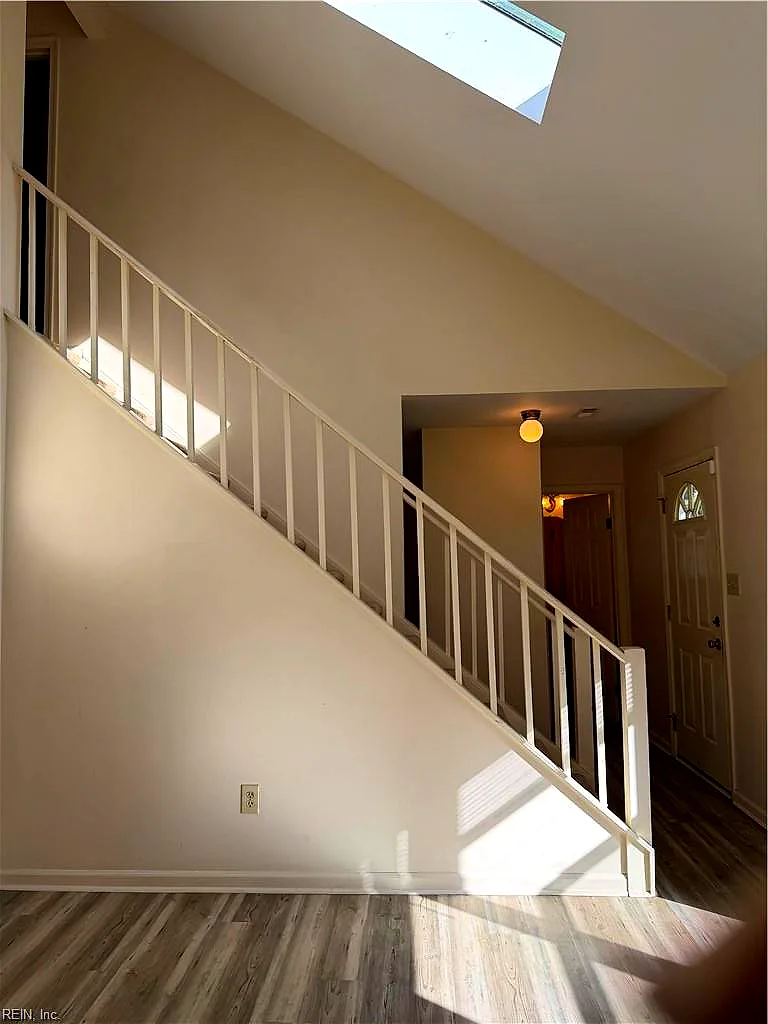 139 Springdale Way, Hampton — photo