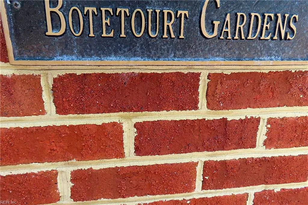 1233 Botetourt Gdns, Norfolk — photo