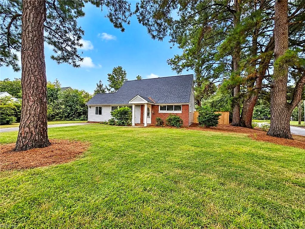 1801 S Lakeland Dr, Norfolk — photo