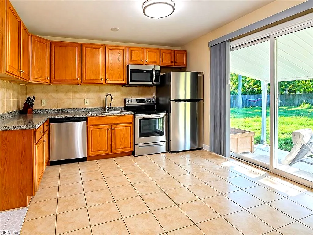 609 Charlton Dr, Hampton — photo