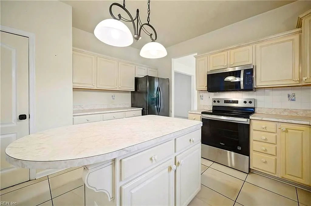 3884 Donnington Dr, Virginia Beach — photo