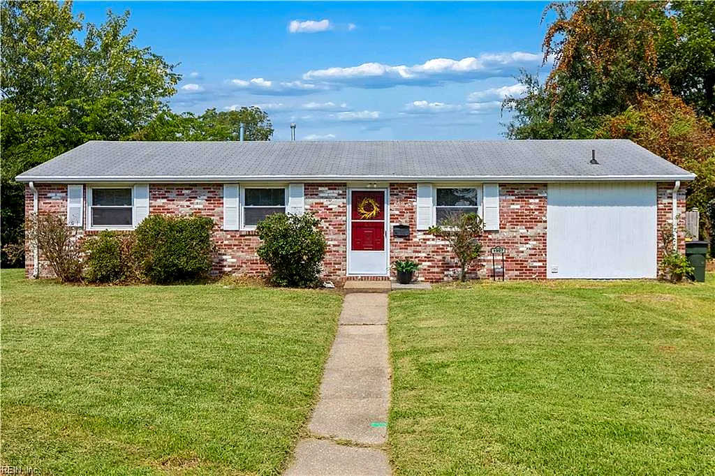 1907 Hart CIR, HAMPTON VA 23663