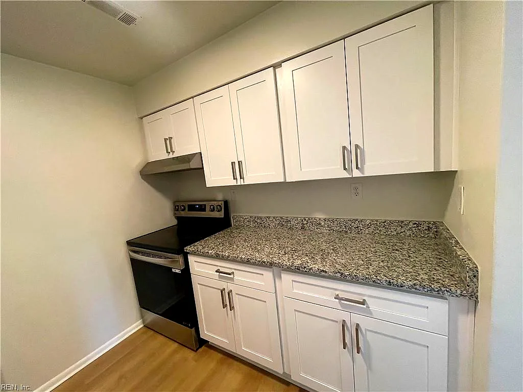 719 Marvin Ave #203, Norfolk — photo