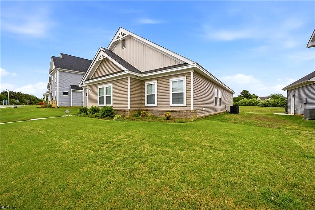 977 Hillpoint Rd, Suffolk — photo