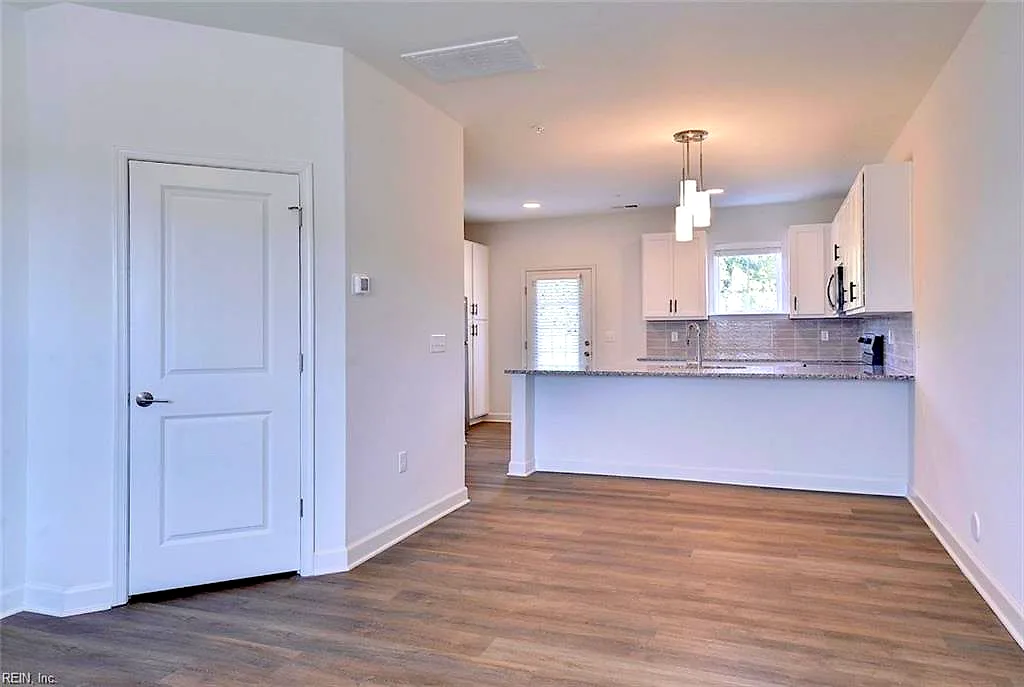 1403 Hamstead Ave, Carrollton — photo