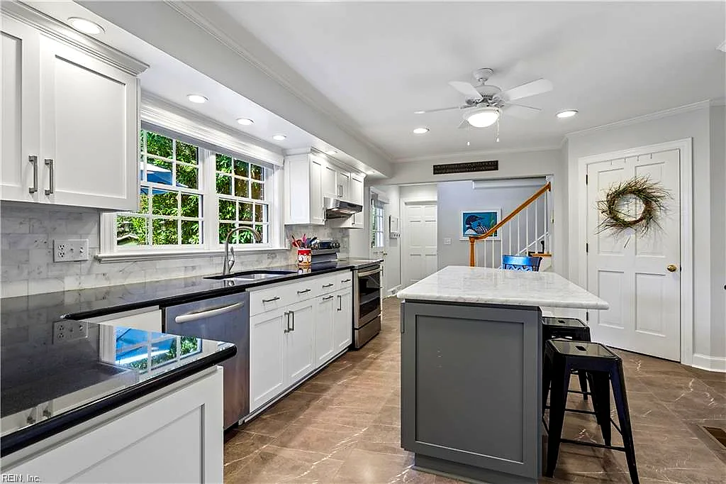 285 E Queens Dr, Williamsburg — photo