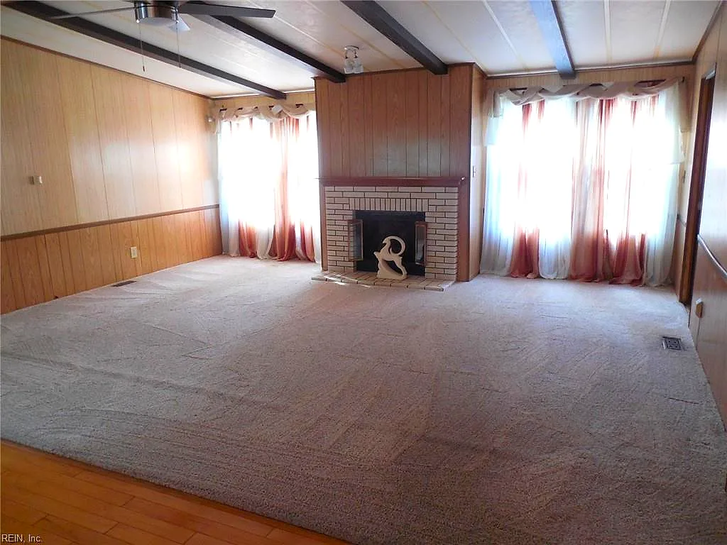 5684 T C Walker Rd, Gloucester — photo