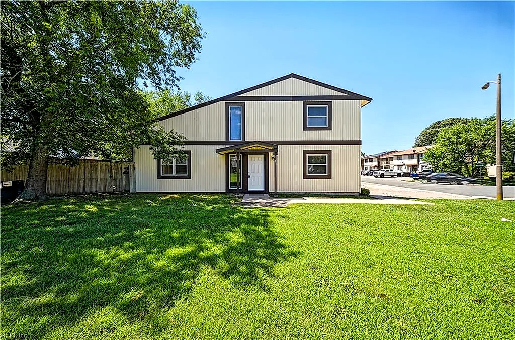 900 Maplehurst CT